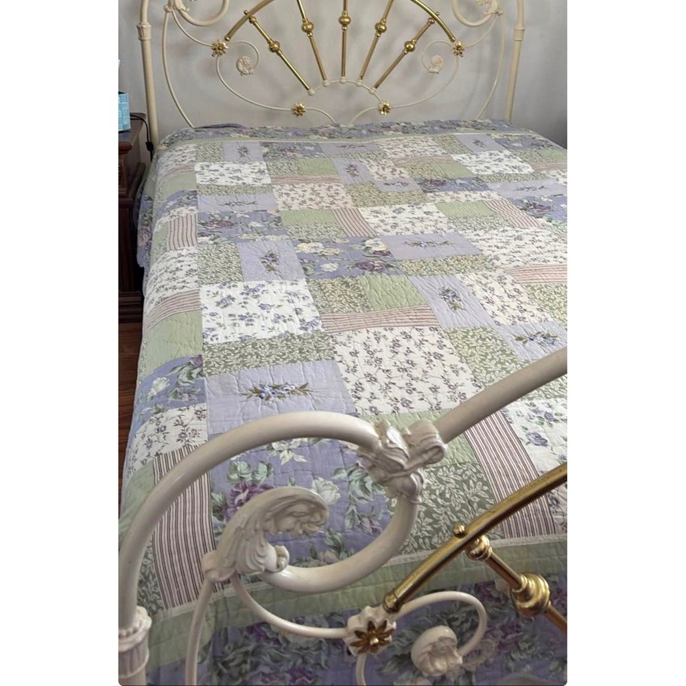 Vintage Floral Patchwork embroidered  Quilt 2 pc. Set Scalloped Edge Cottagecore